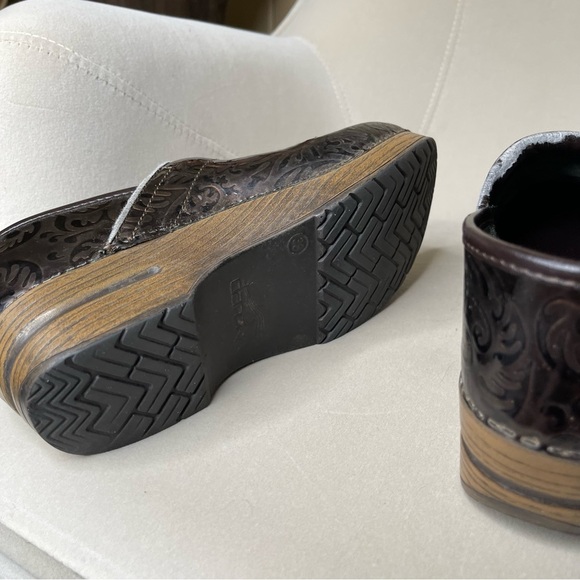 Dansko Filigree Floral Brown Leather Patent Comfort Clog Shoes Sz 38 US 7.5-8 - Picture 4 of 4